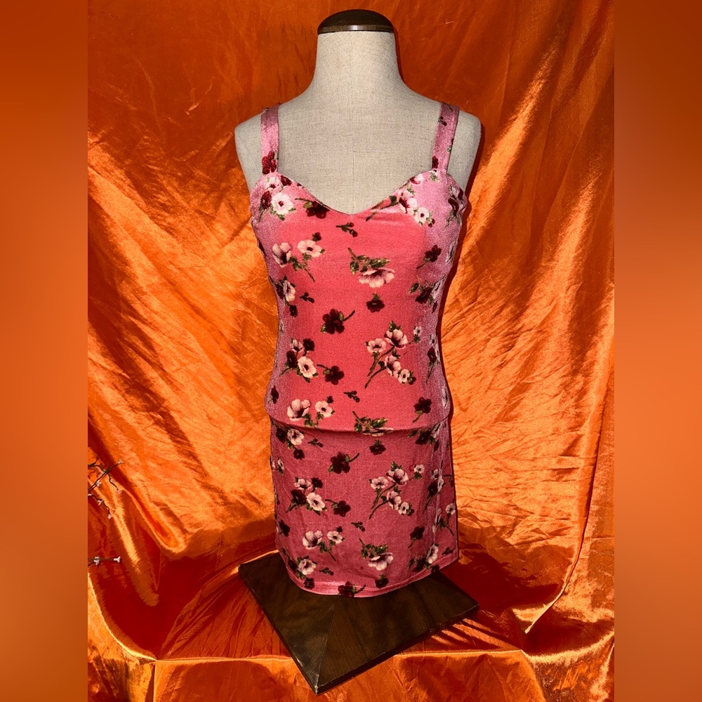 Cute flower velvet dress. Perfect for Valentine’s Day ;)